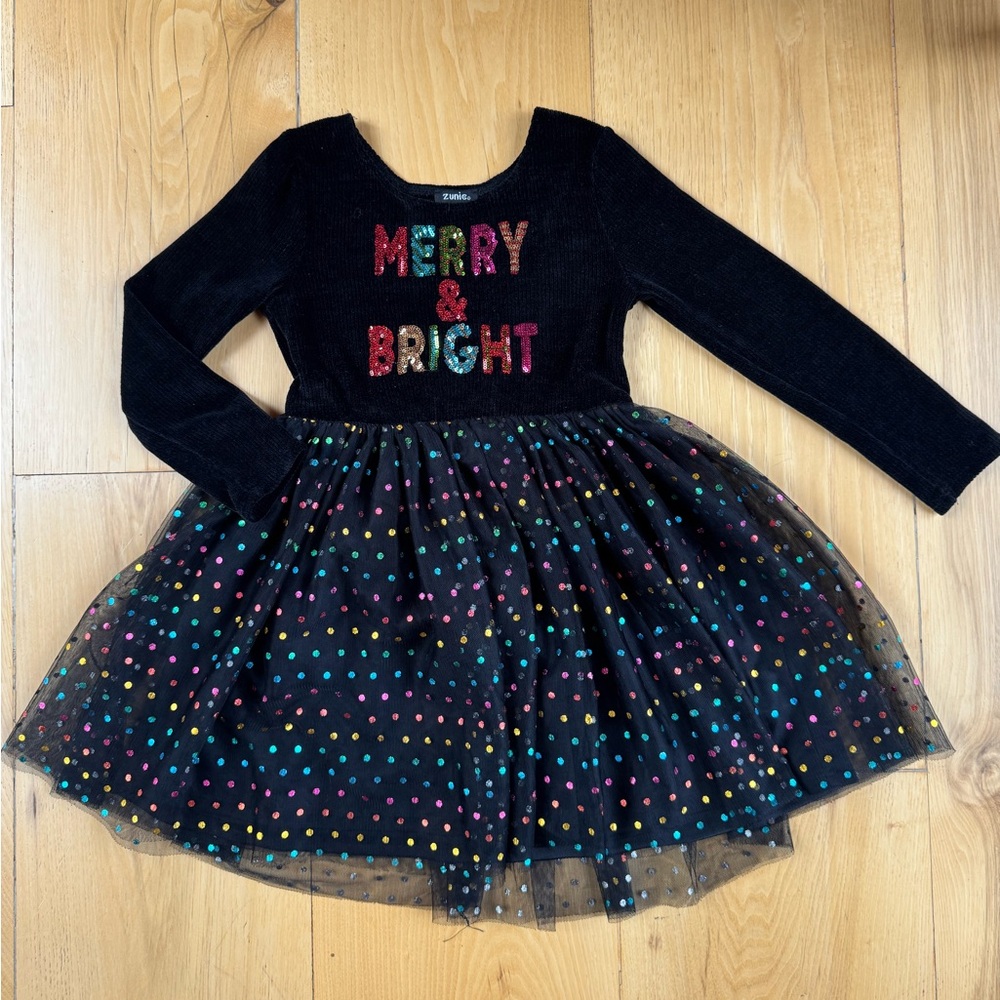 Cute and comfy girl Christmas dress. Barely worn, great condition. Size 6x.